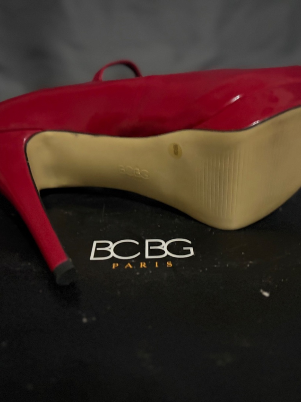 Red Pumps - Picture 4 of 16